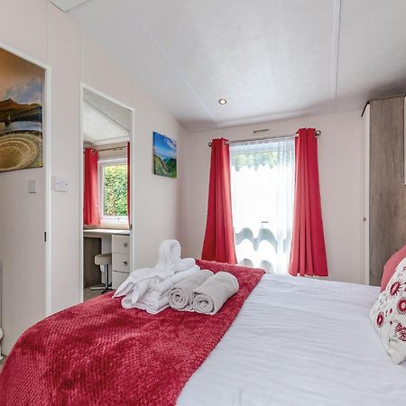 Longnor Wood Holiday Park المظهر الخارجي الصورة