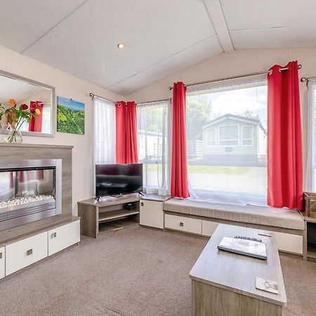 Longnor Wood Holiday Park المظهر الخارجي الصورة