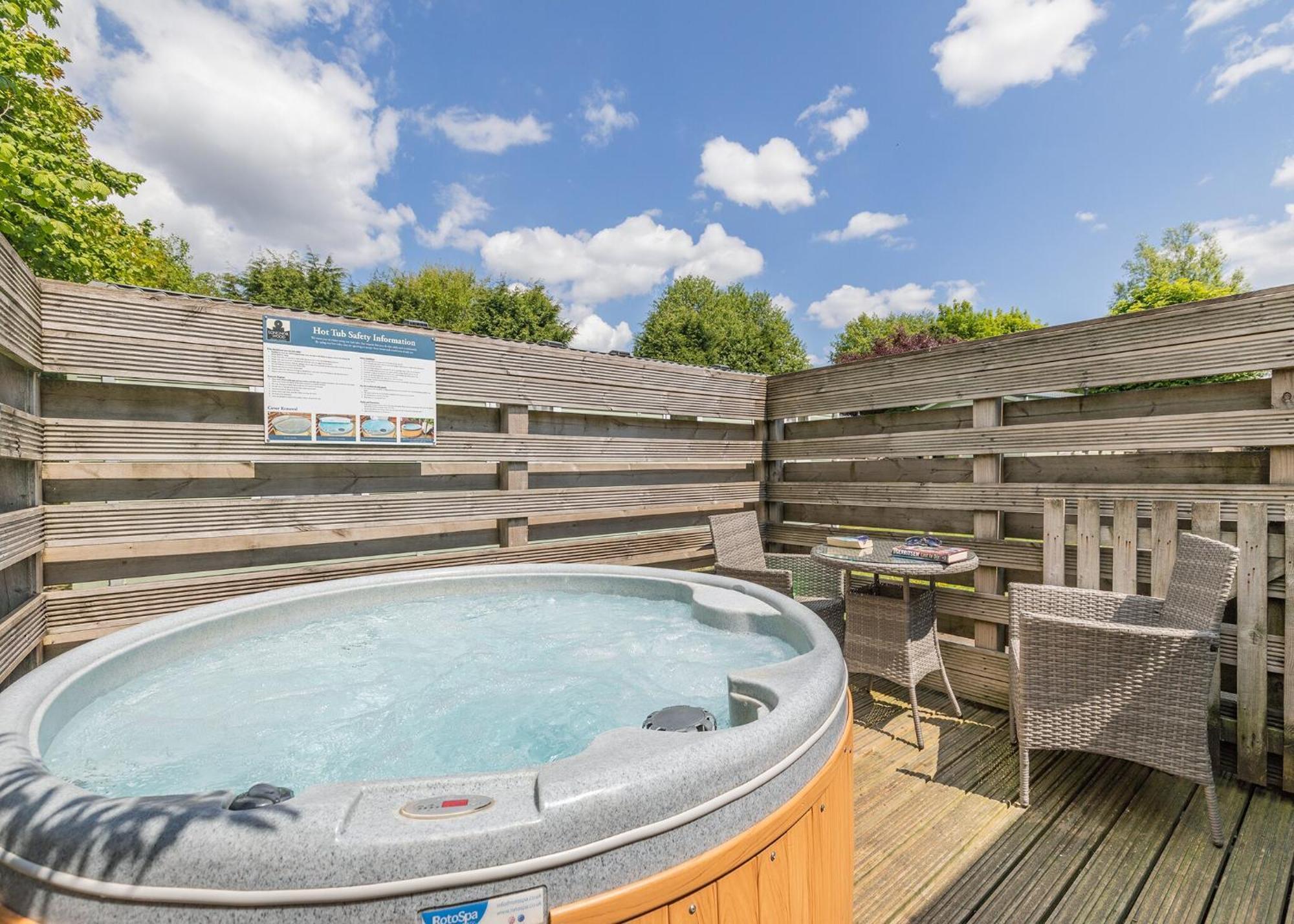 Longnor Wood Holiday Park المظهر الخارجي الصورة