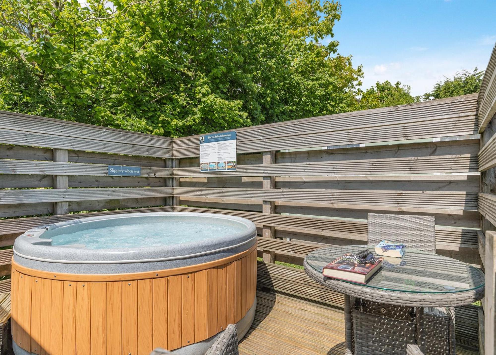 Longnor Wood Holiday Park المظهر الخارجي الصورة